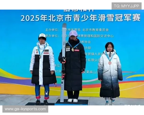 世界高山滑雪巡回赛中国选手首登领奖台 世界高山滑雪巡回赛中国选手首登领奖台